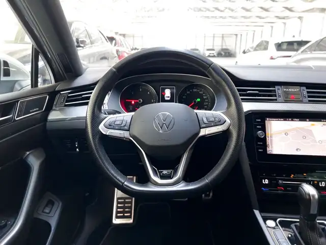 Volkswagen Passat view 10
