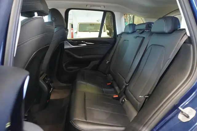 BMW X3 view 8