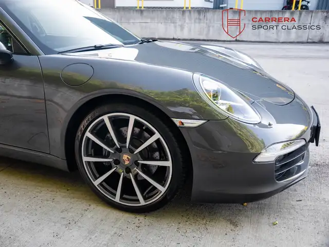 Porsche 991 view 2