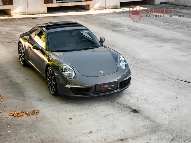 Porsche 991 view 5
