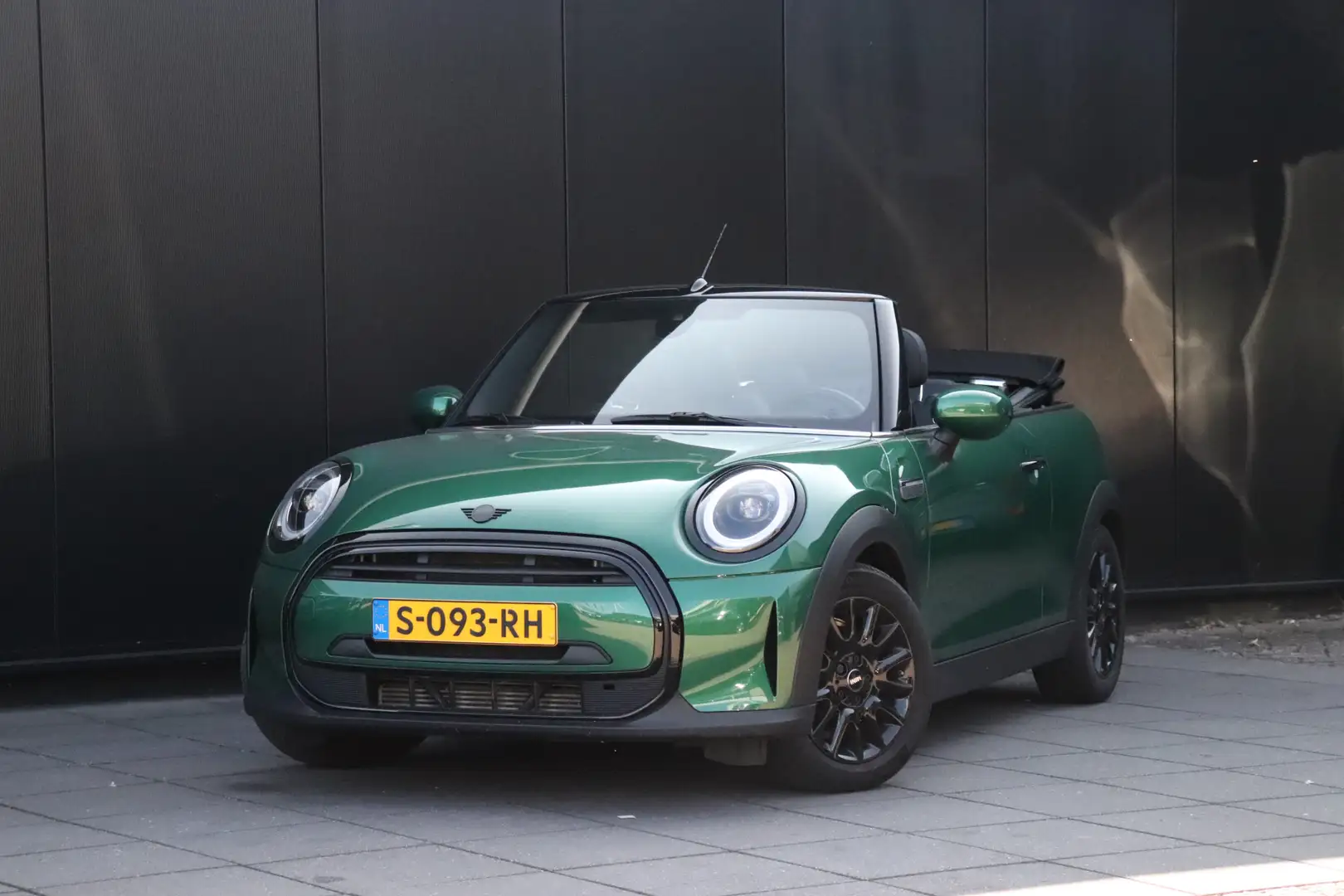 MINI Cooper Cabrio Mini 1.5 Classic | LEDER | STOELVERW. | PDC | NAVI Groen - 2