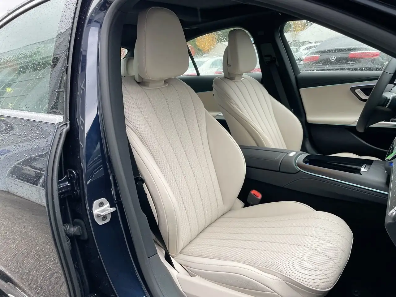 Mercedes-Benz E-Class photo Mercedes-Benz E-Class