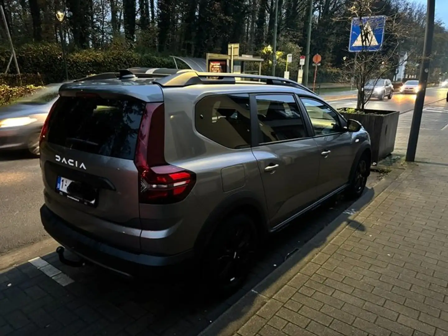 Dacia Jogger EXTREME 7places HYBRID 140 Argent - 2