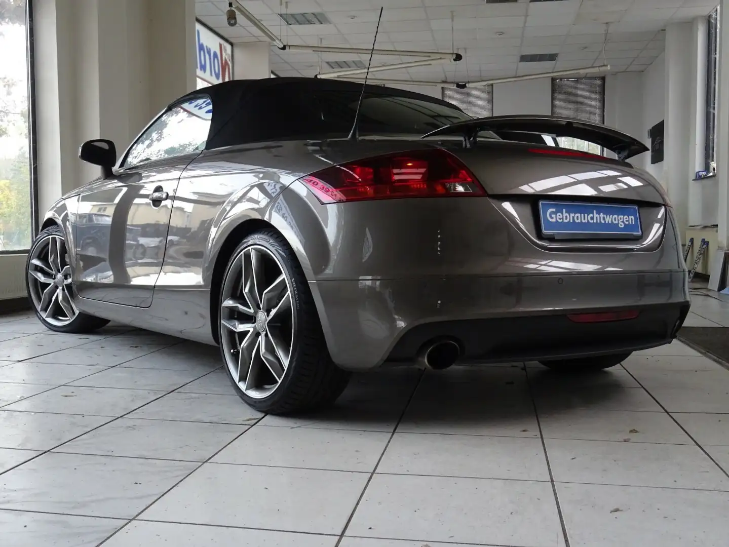 Audi TT 2.0 TFSI quattro S line S tronic 275 PS Gris - 2
