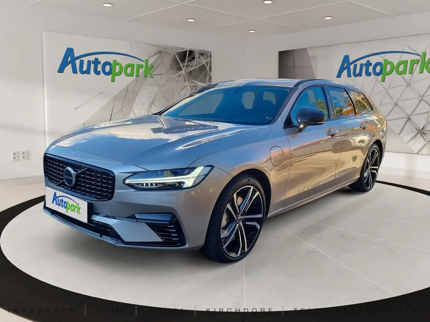Volvo V90 T6 AWD Plug-In Hybrid Plus Dark Argent - 1