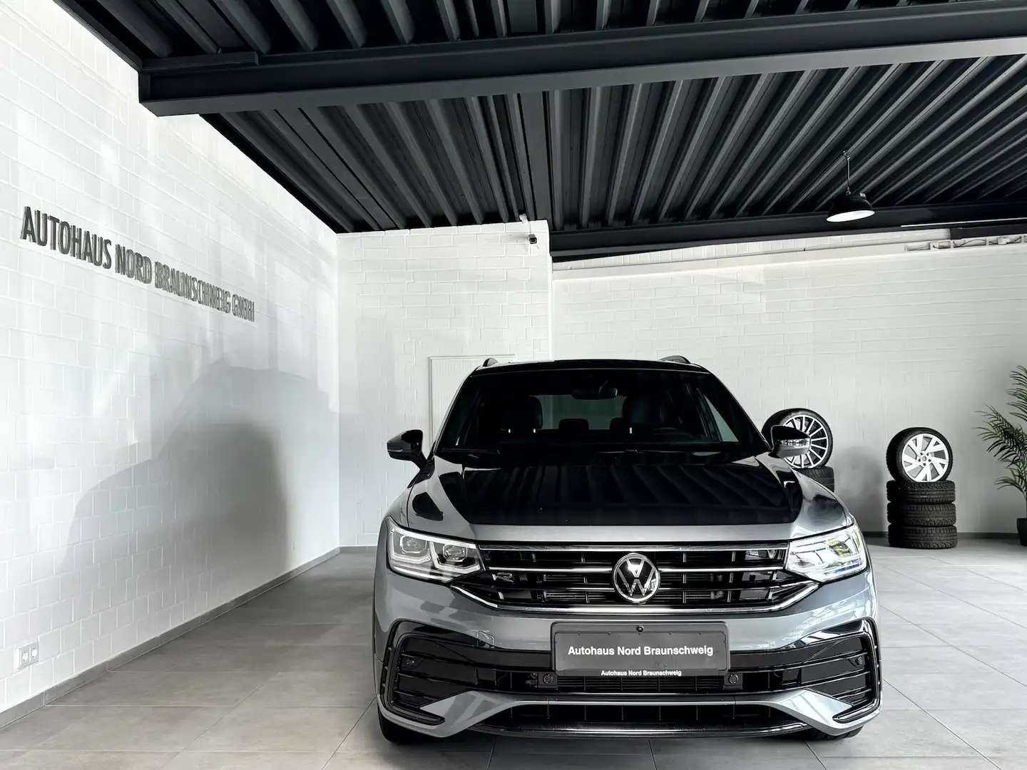 Volkswagen Tiguan Allspace 2.0 TDI R Line*BlackStyle*Pano* Grau - 2