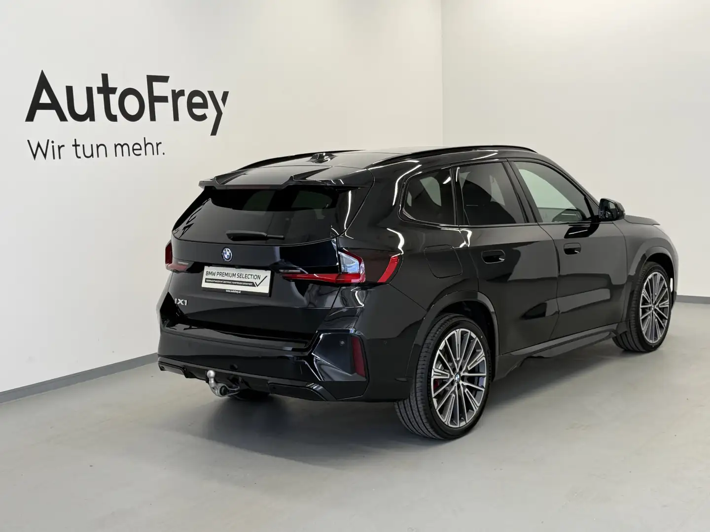 BMW iX1 eDrive20 Schwarz - 2