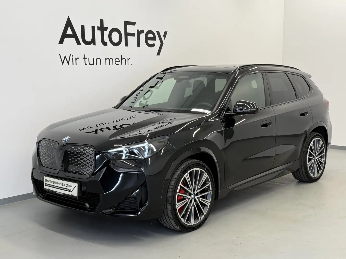 BMW iX1 eDrive20 Schwarz - 1
