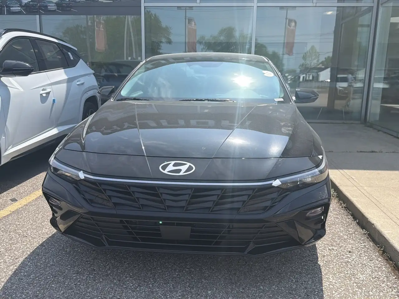 Hyundai ELANTRA photo Hyundai ELANTRA