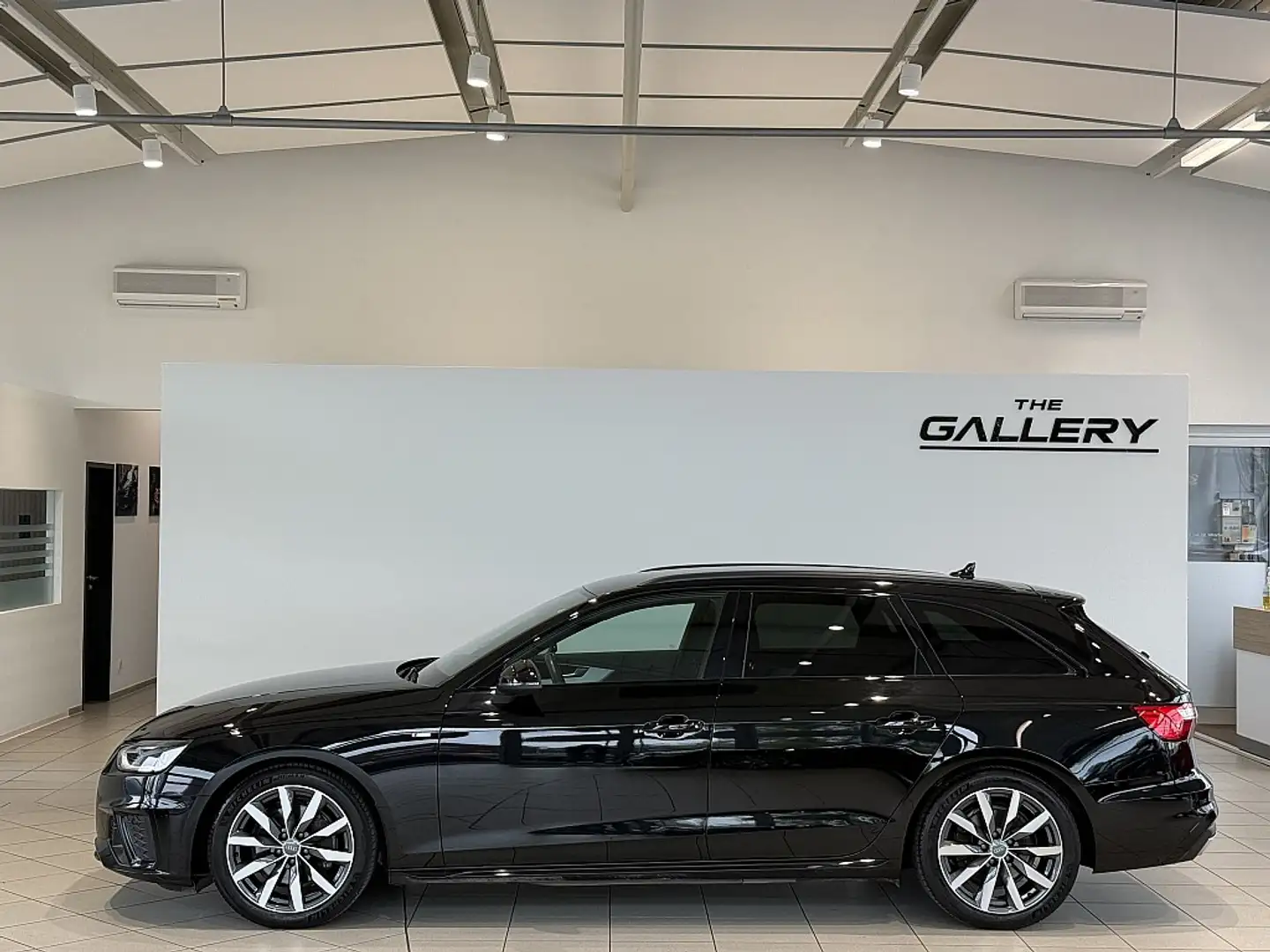 Audi A4 40 TDI quattro S-line S-tronic *AHK*Spur*Virtual* Zwart - 1