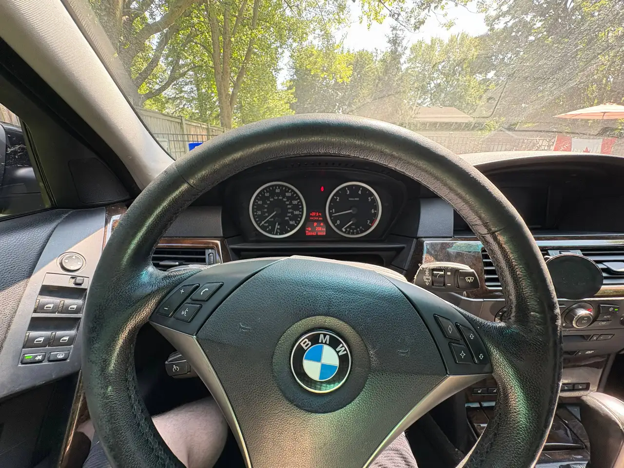 BMW 5 Series снимка BMW 5 Series