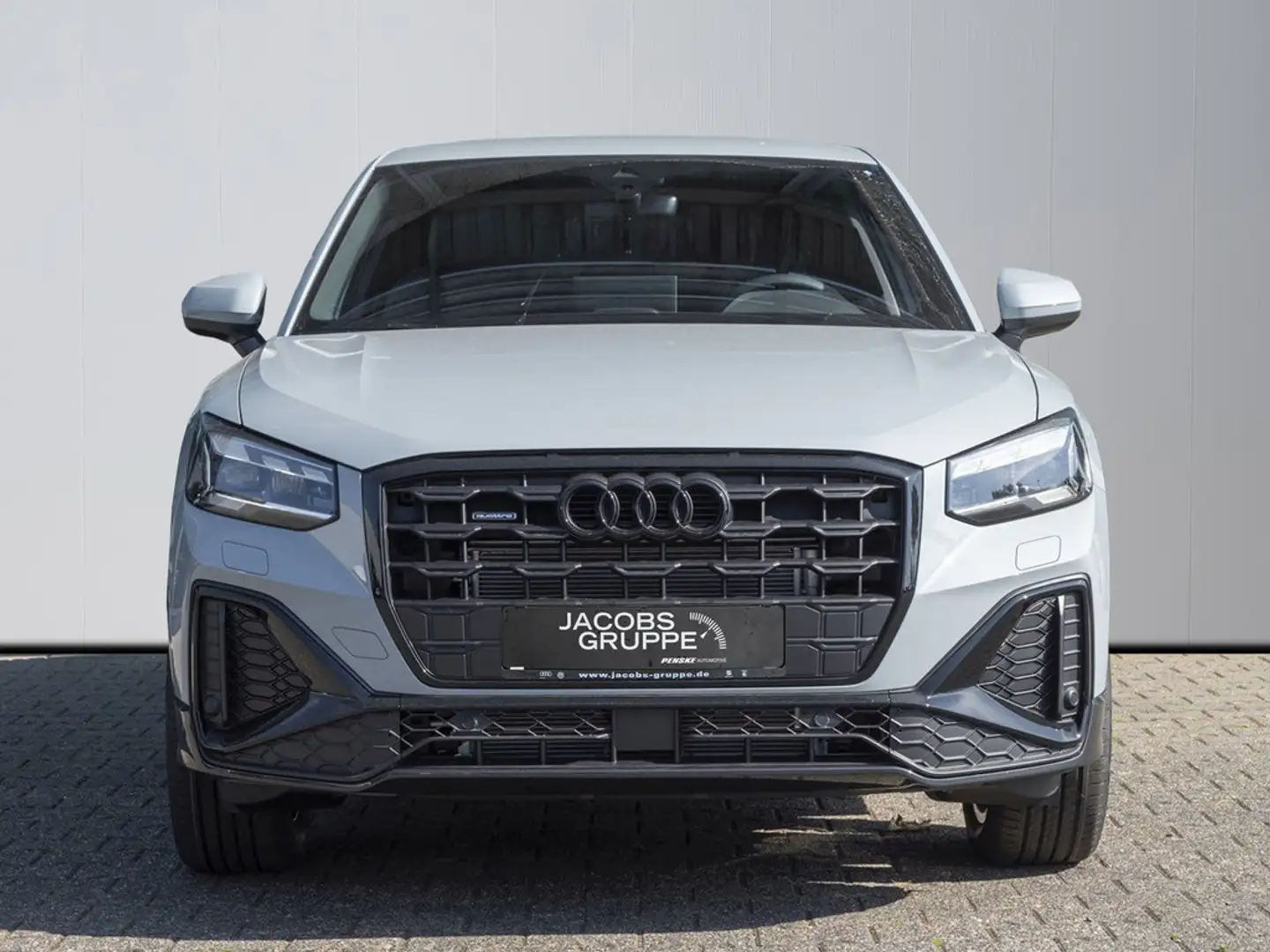 Audi Q2 S line 40 TFSI quattro Black/Matrix/comp. UPE EUR 54.525,- incl. Üb Grau - 2