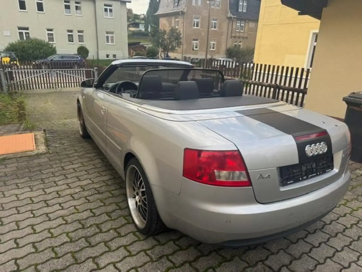 Audi A4 A4 Cabriolet 2.5 TDI Navi Leder Klimatr 19"-Felgen Silber - 2