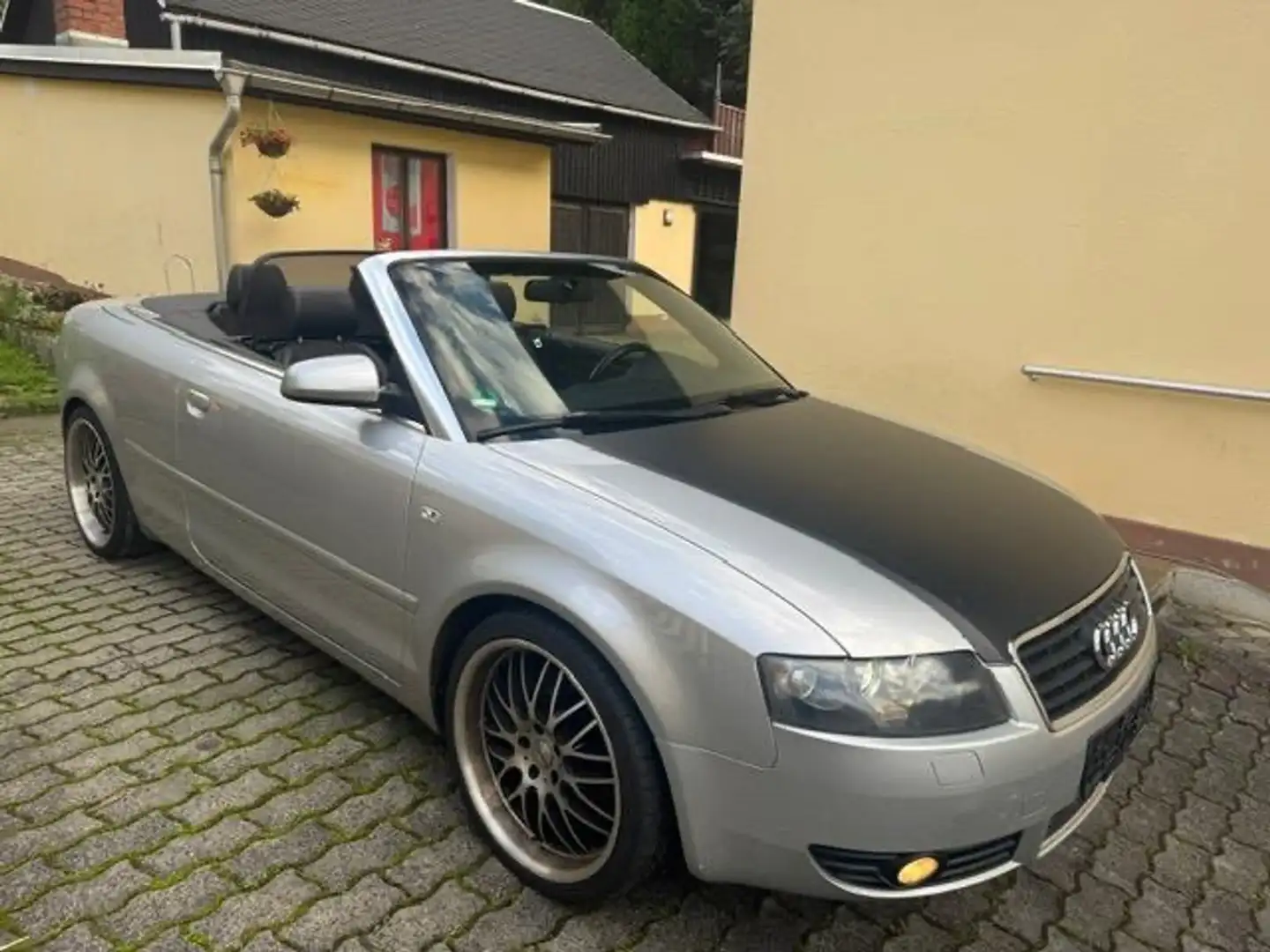 Audi A4 A4 Cabriolet 2.5 TDI Navi Leder Klimatr 19"-Felgen Silber - 1