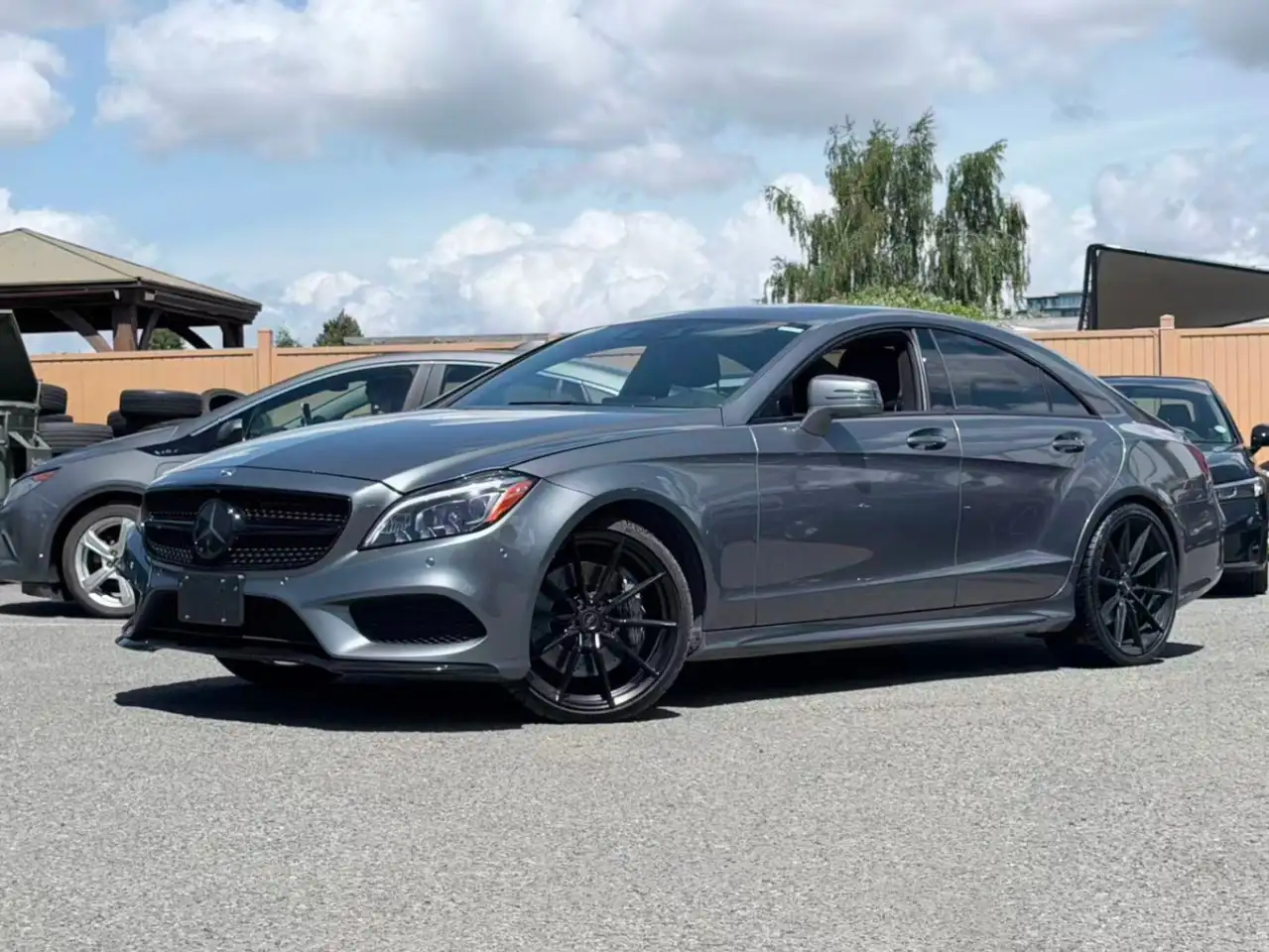 Mercedes-Benz CLS снимка Mercedes-Benz CLS