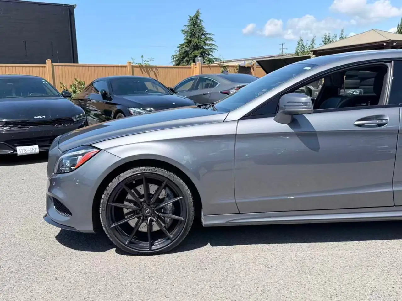 Mercedes-Benz CLS снимка Mercedes-Benz CLS
