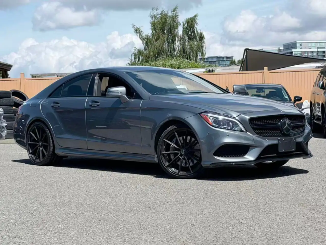 Mercedes-Benz CLS снимка Mercedes-Benz CLS
