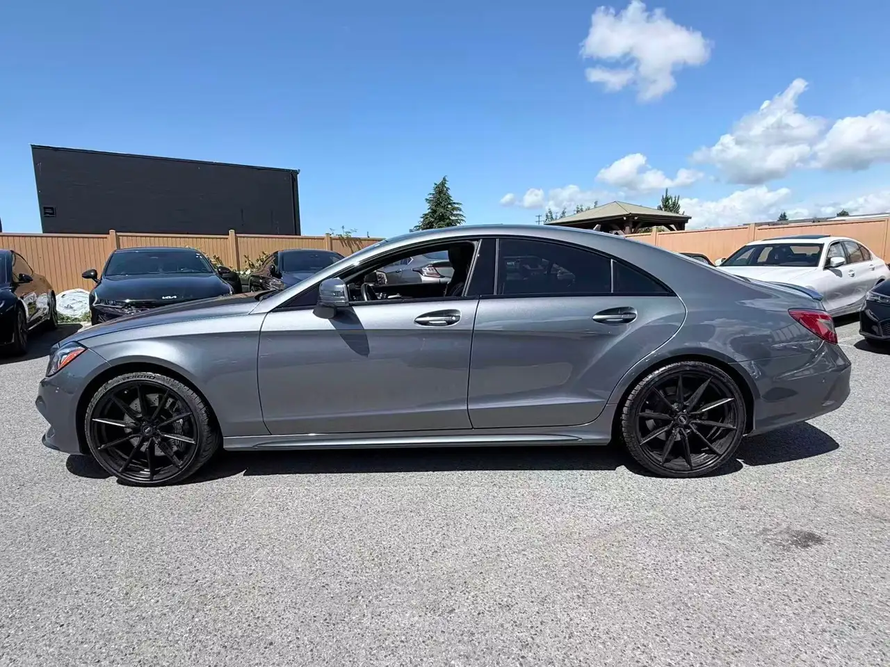 Mercedes-Benz CLS снимка Mercedes-Benz CLS