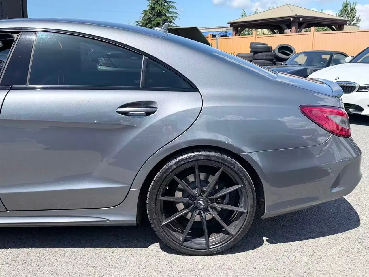 Mercedes-Benz CLS снимка Mercedes-Benz CLS