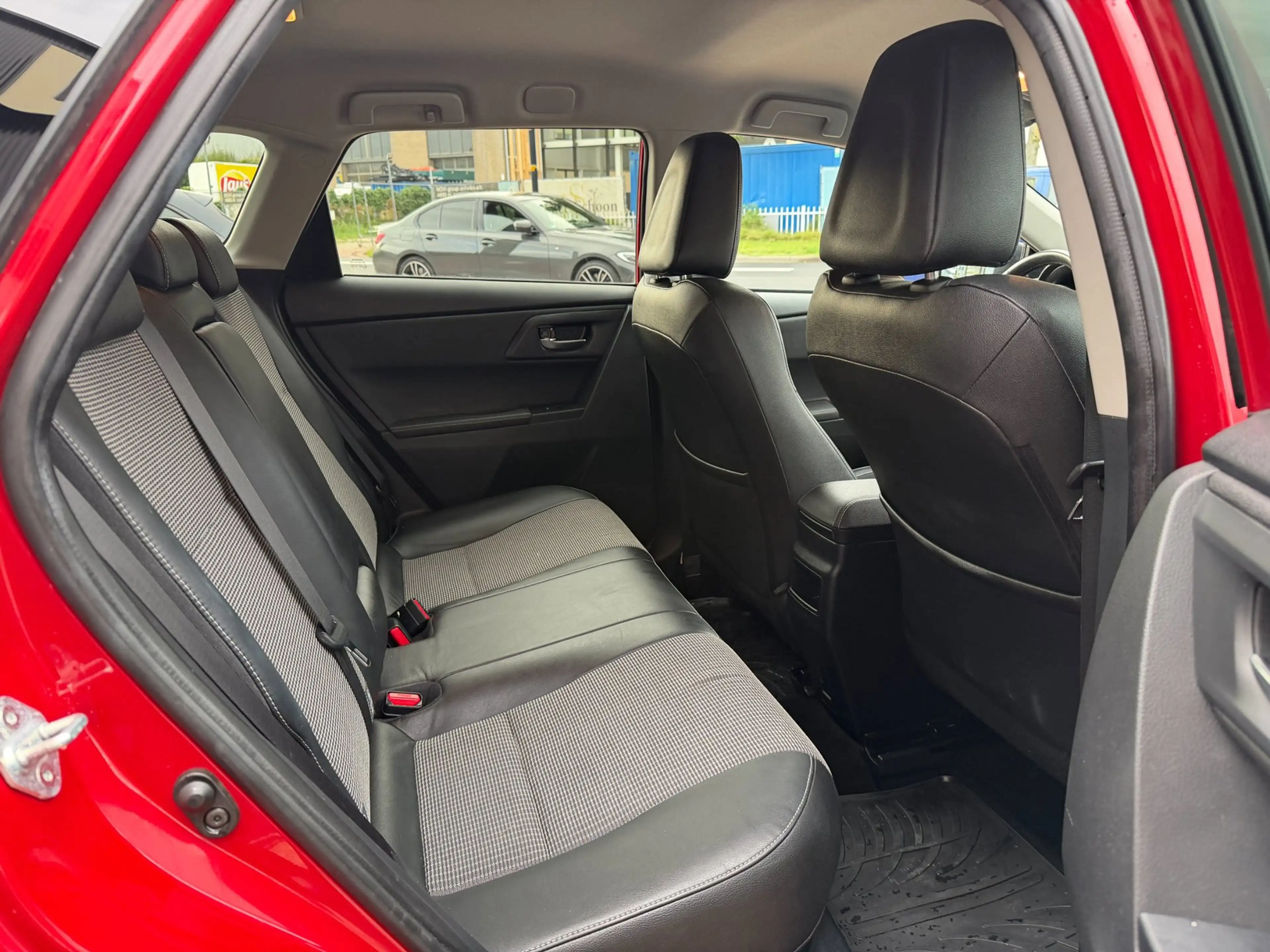 Toyota Auris Touring Sports 1.8 Hybrid Executive AUT|Carplay — photo 10