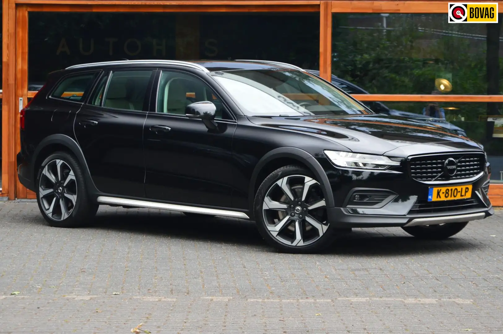 Volvo V60 Cross Country B5 AWD | Pilot-Assist | BLIS | Stoel + Stuur Verwa Zwart - 1