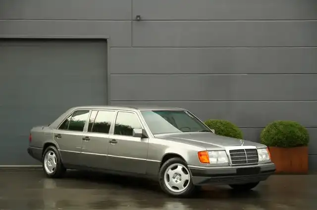 Mercedes-Benz 260 260 Pullam Limousine 6 portes V124