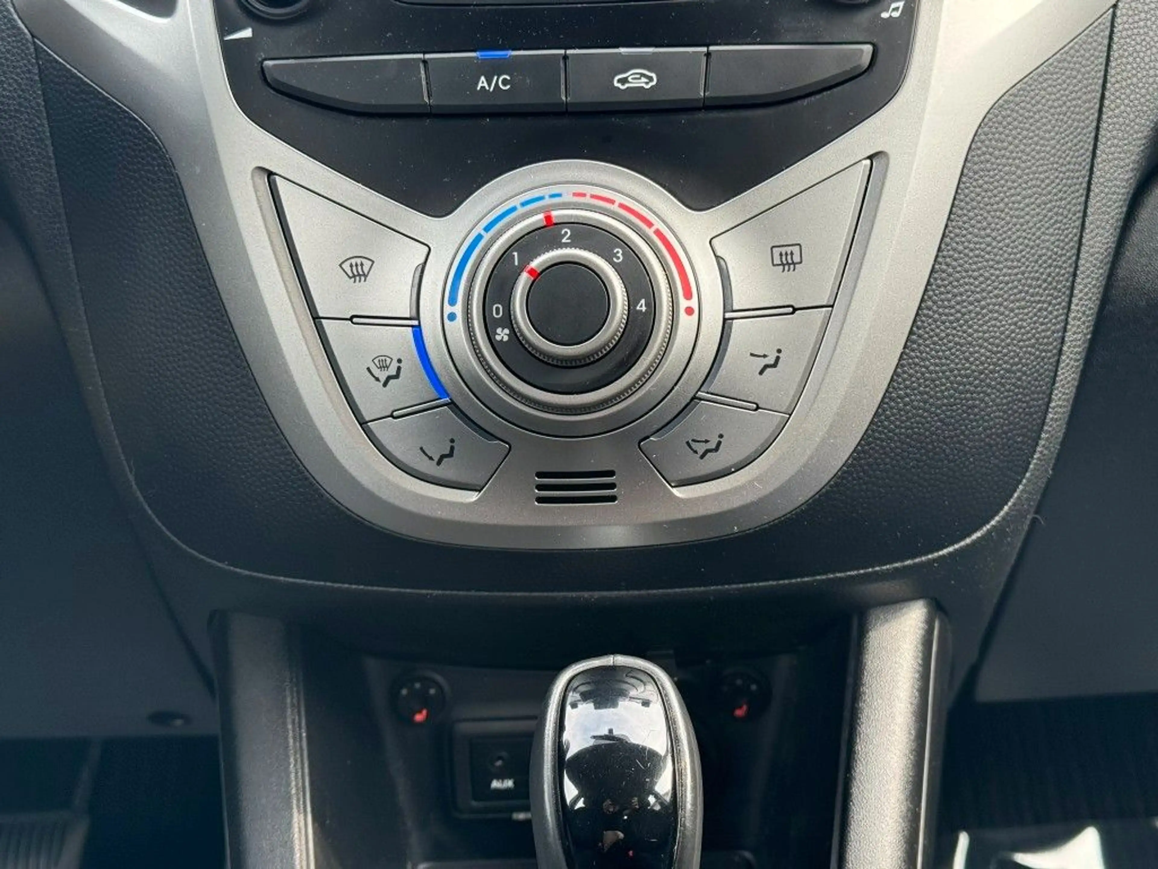 Hyundai iX20 Style Automatik / ALLWETTERREIFEN — photo 18