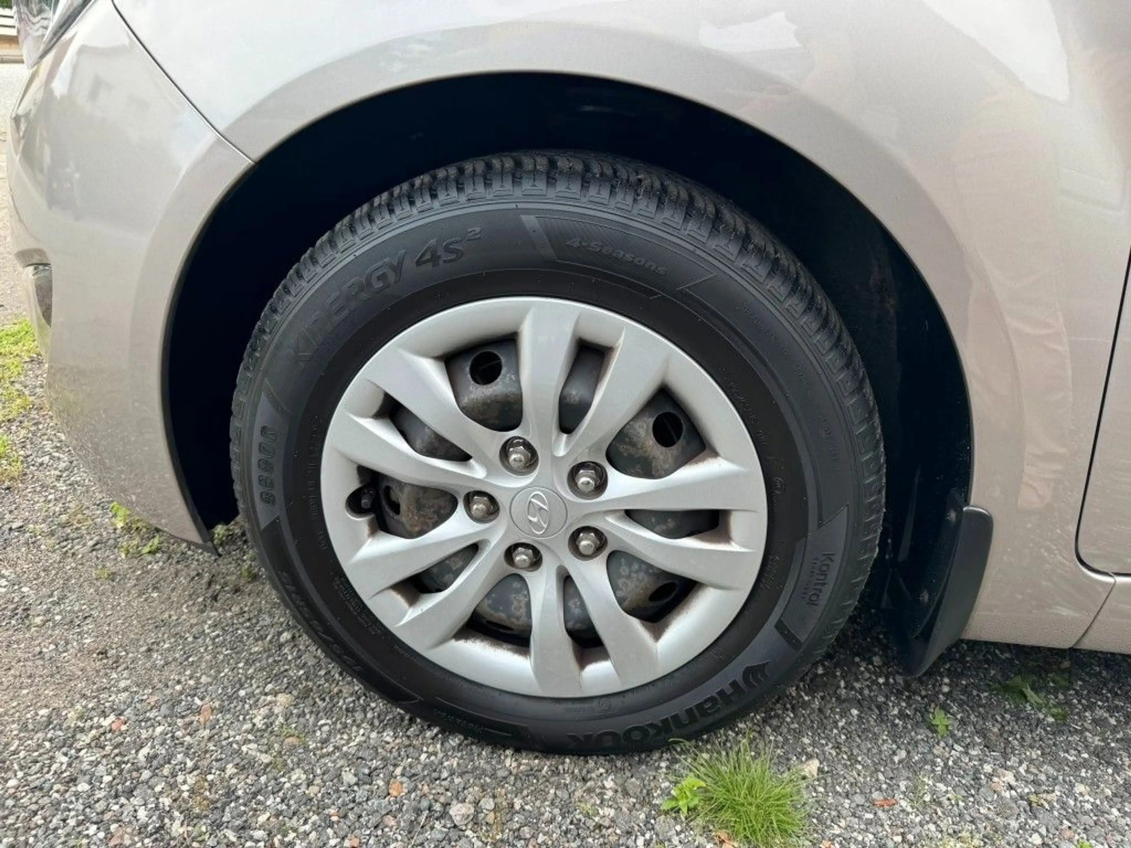 Hyundai iX20 Style Automatik / ALLWETTERREIFEN — photo 23