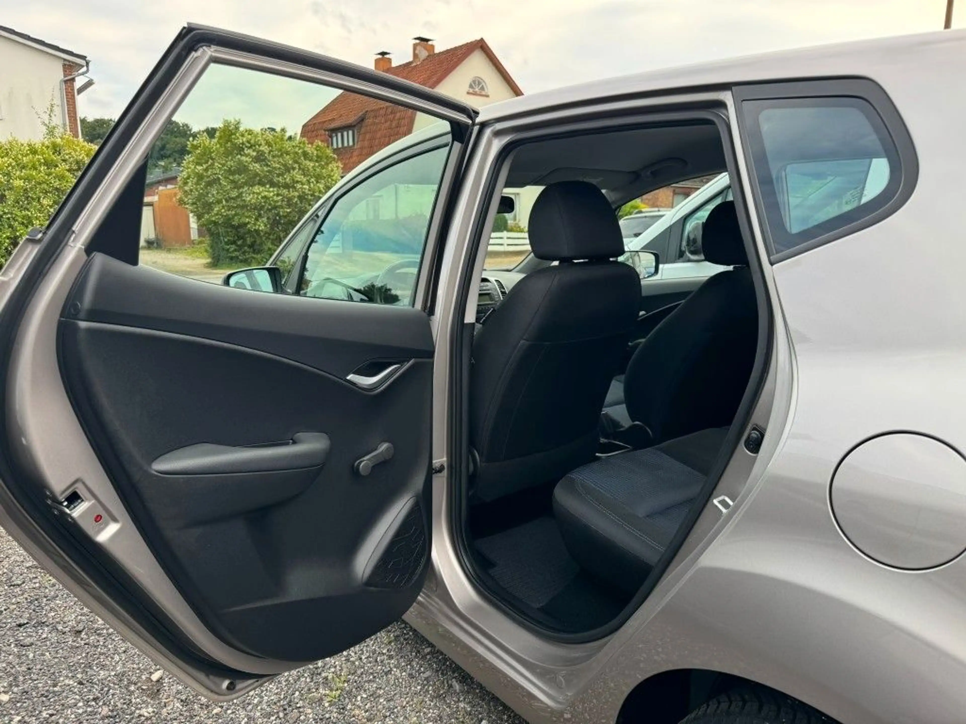 Hyundai iX20 Style Automatik / ALLWETTERREIFEN — photo 22