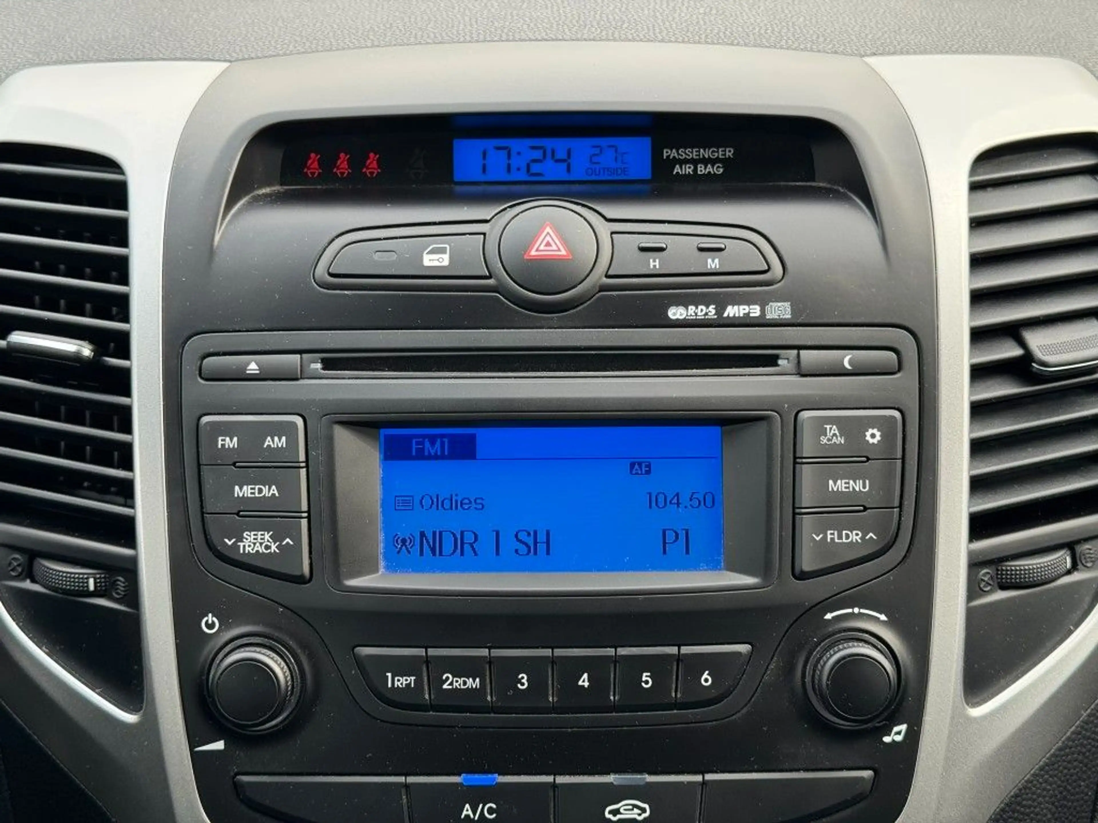 Hyundai iX20 Style Automatik / ALLWETTERREIFEN — photo 17