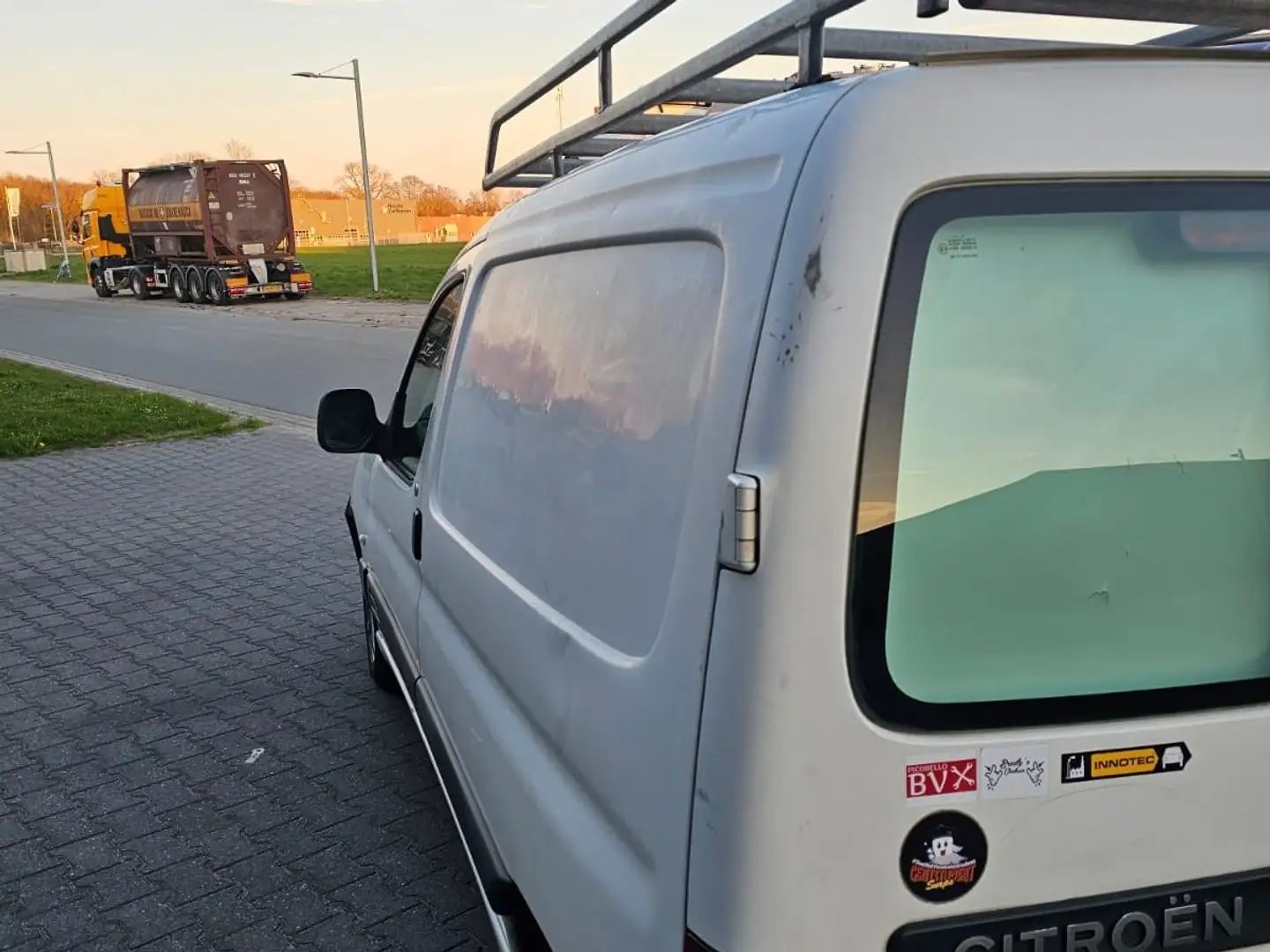 Citroen Berlingo 1.1i 600 Белый - 2