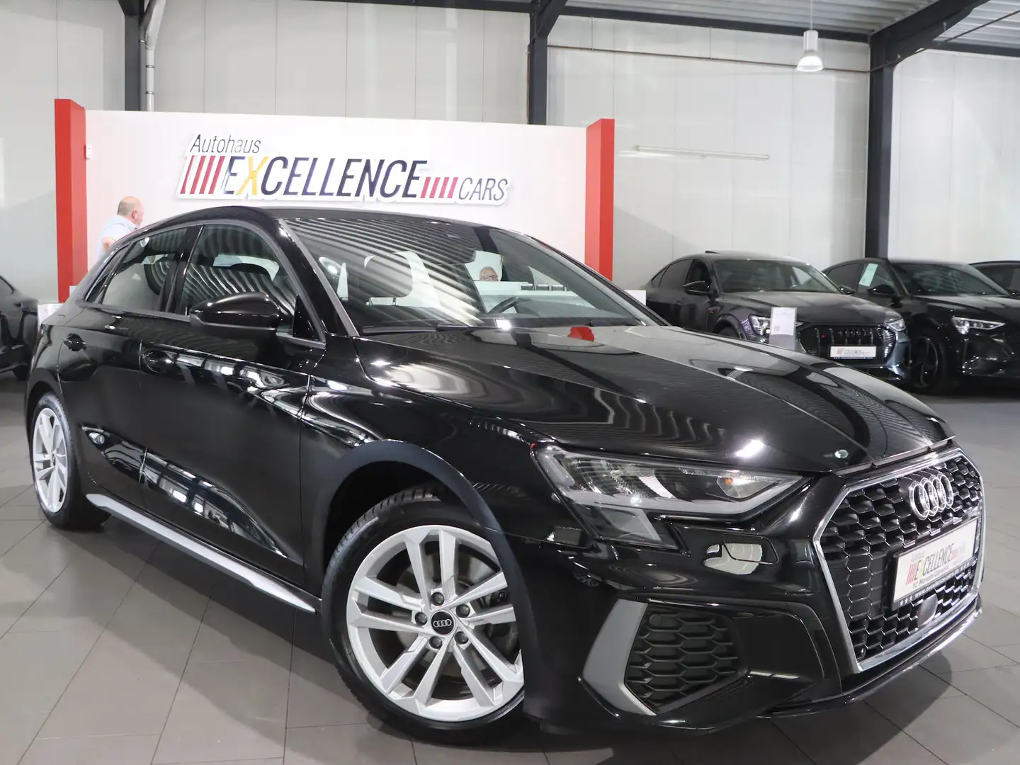 Audi A3 SPORTBACK 30 TFSI S-LINE SPORT LED / VC+NAVI+ Zwart - 2