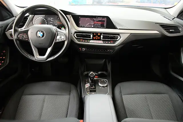 BMW 1 Series view 12