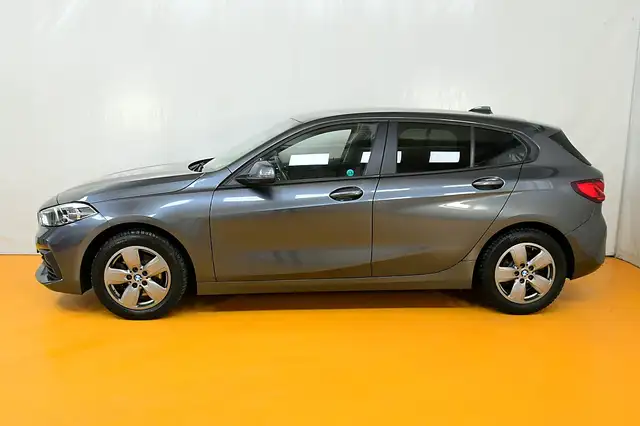 BMW 1 Series view 5