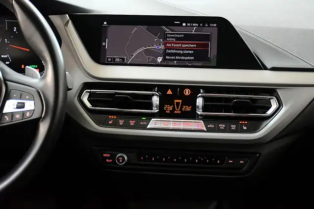 BMW 1 Series view 14