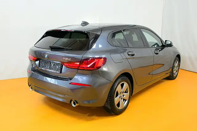 BMW 1 Series view 3