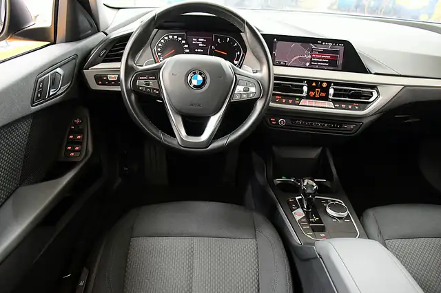 BMW 1 Series view 2