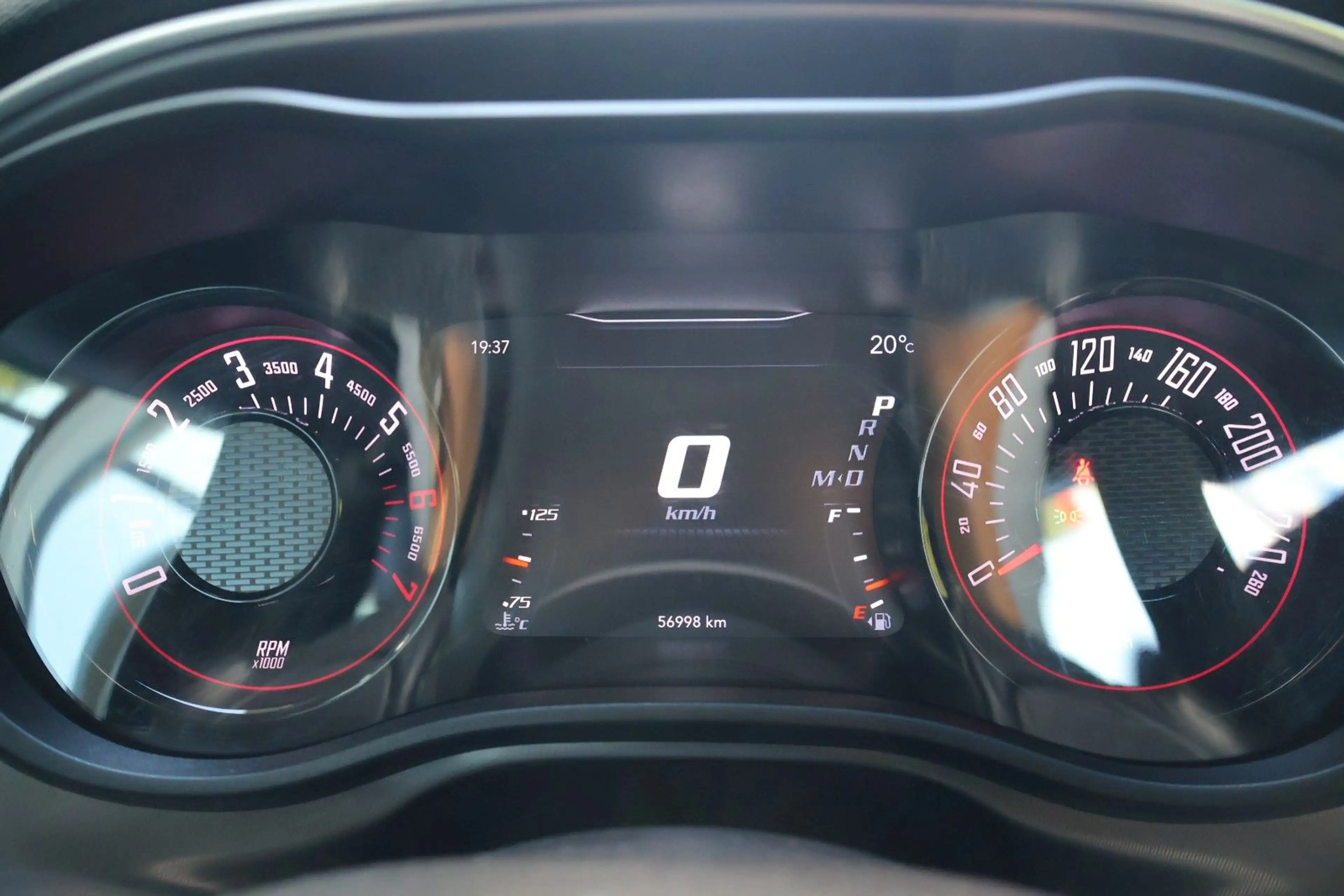Dodge Challenger SXT 3.6L V6/PDC/NAVI/CARPLAY/KAMERA — photo 15