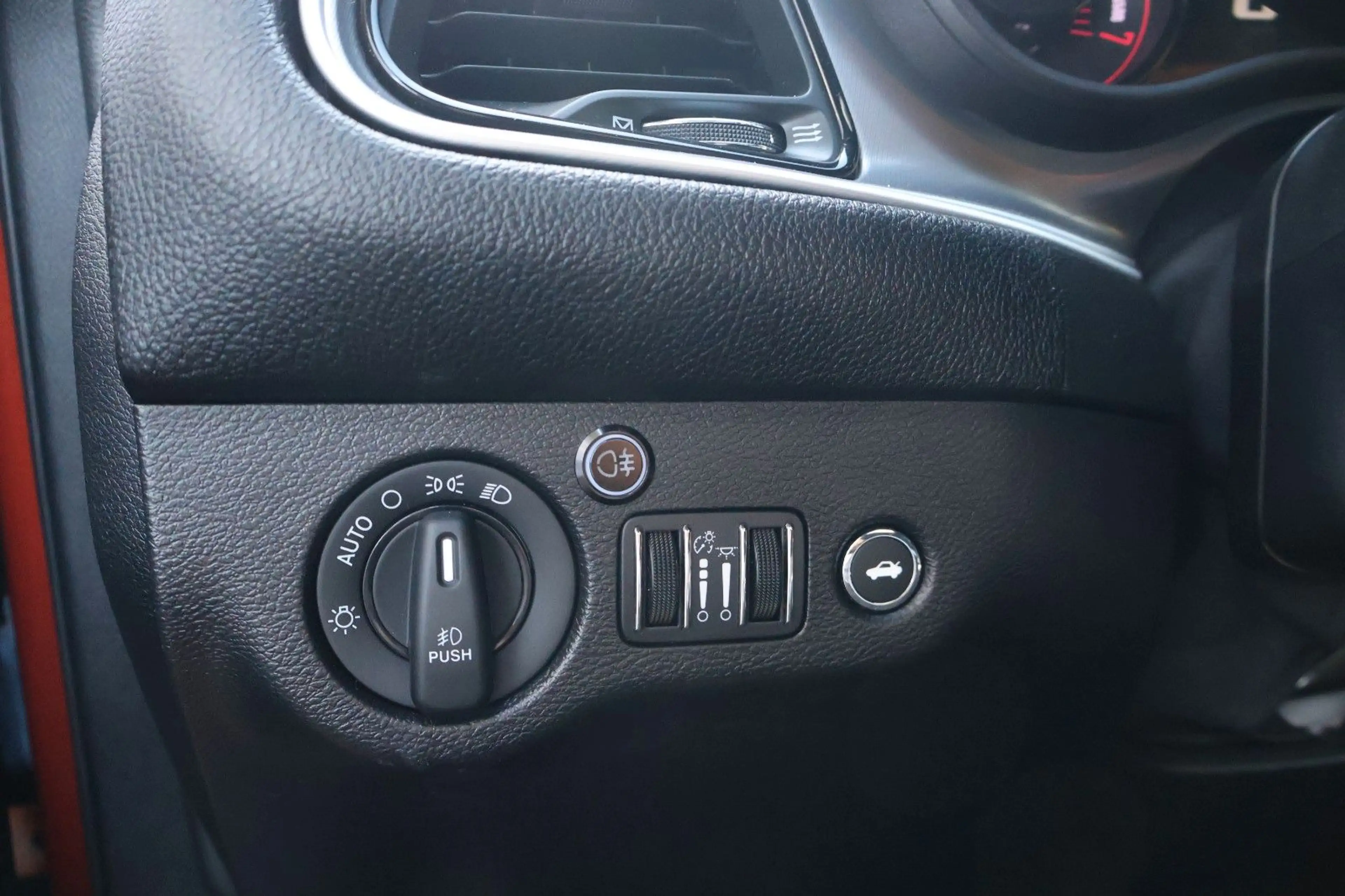 Dodge Challenger SXT 3.6L V6/PDC/NAVI/CARPLAY/KAMERA — photo 13