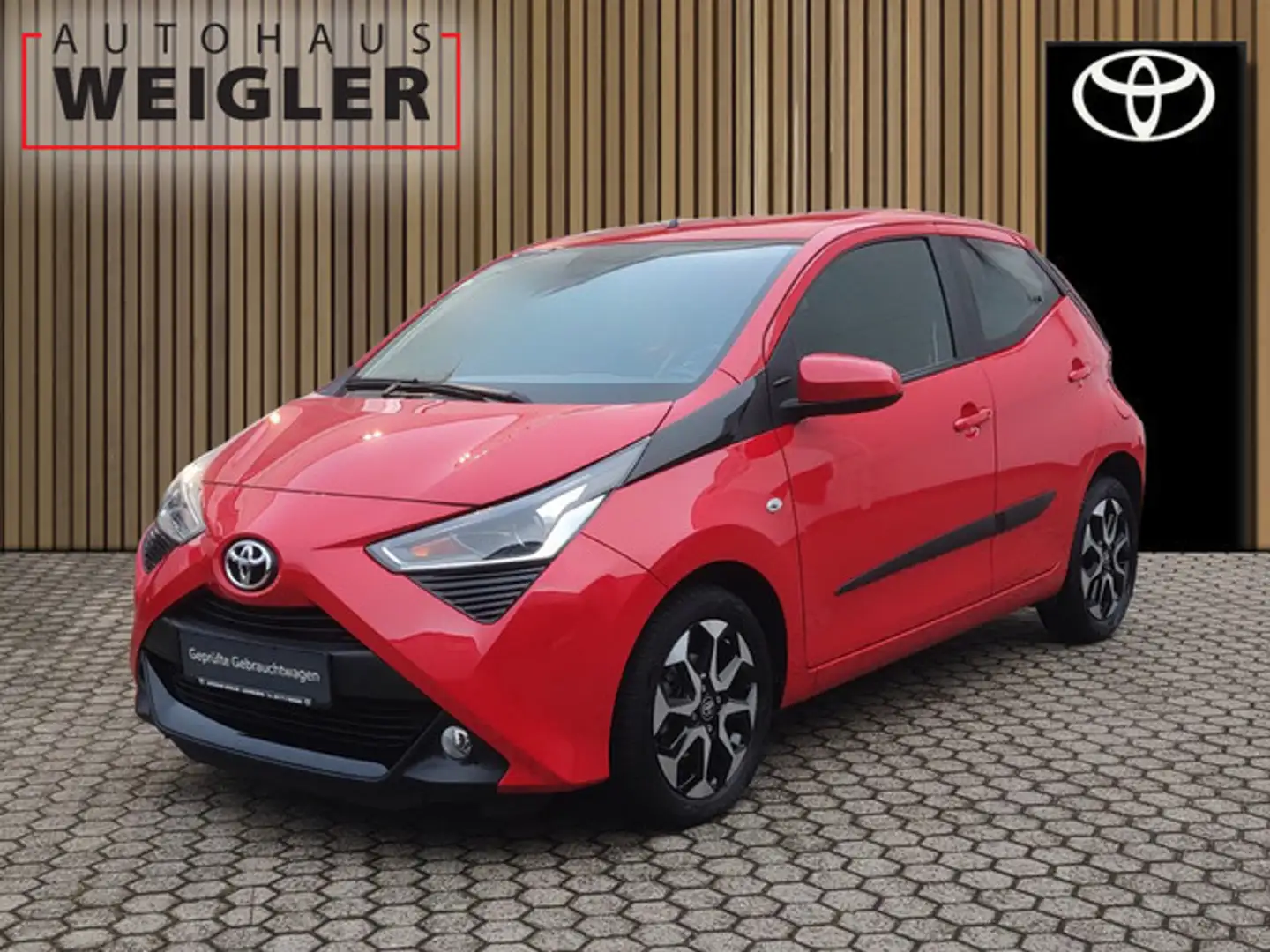 Toyota Aygo x-play connect Aut. Rot - 1