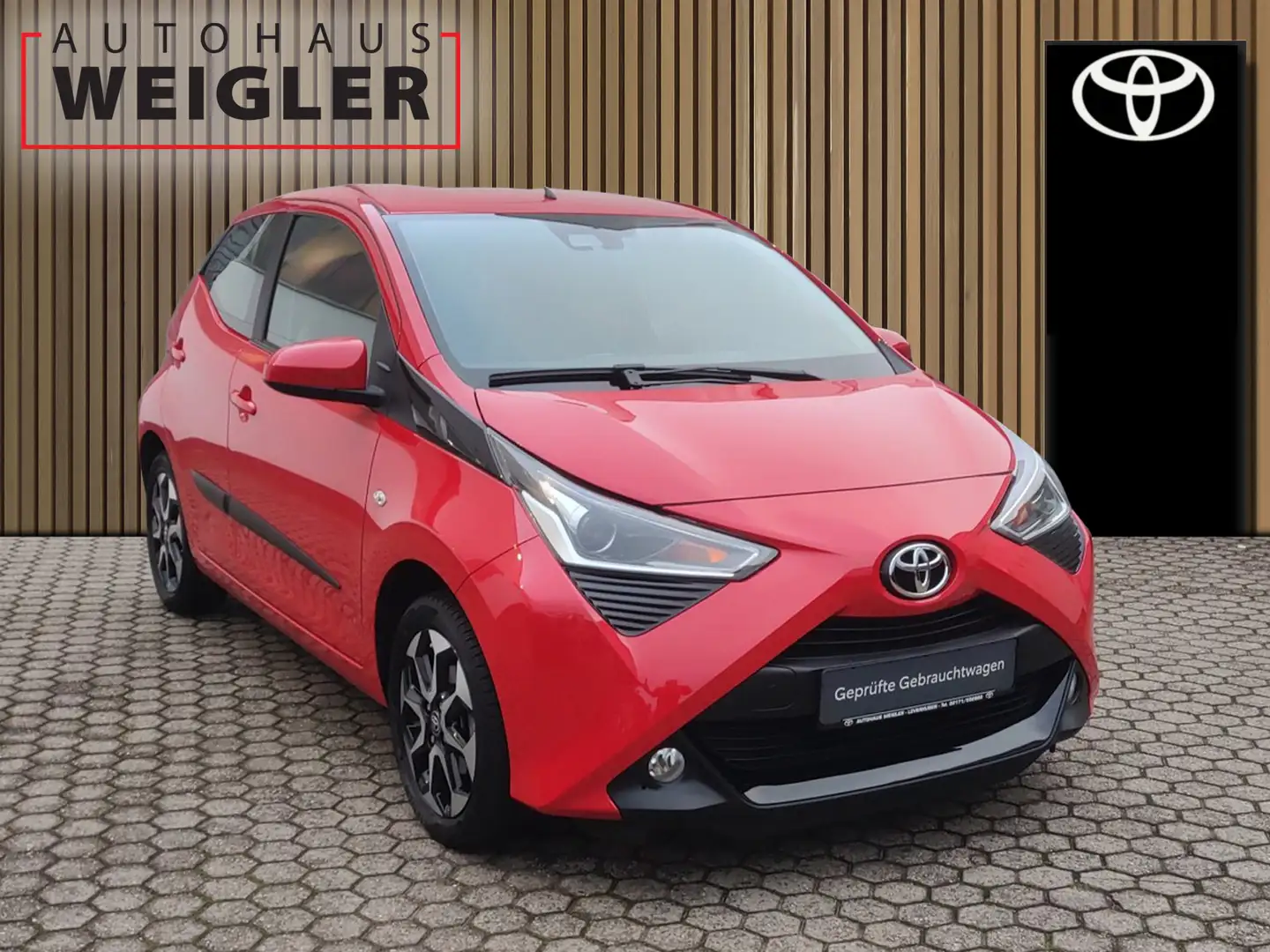 Toyota Aygo x-play connect Aut. Rot - 2