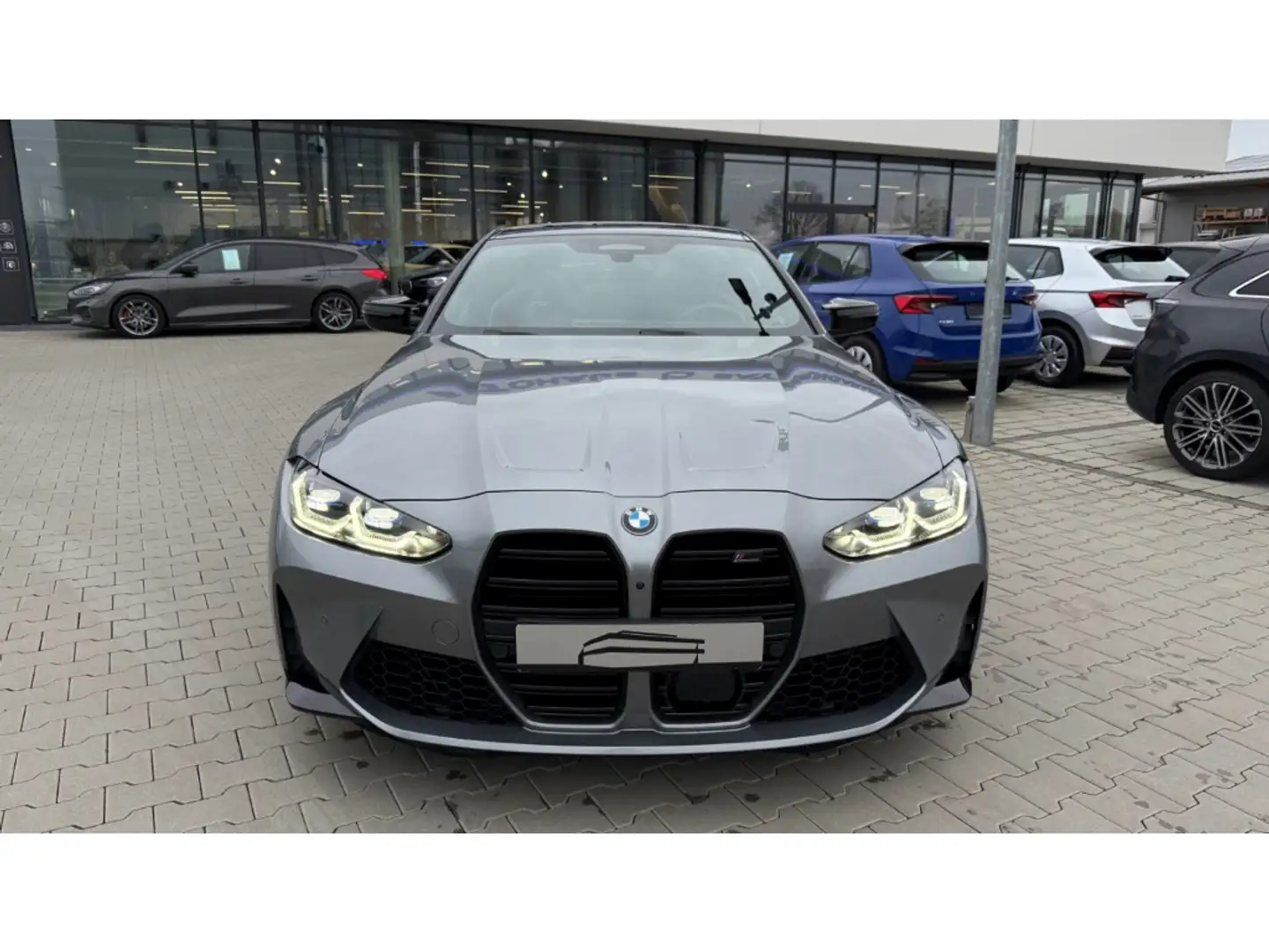 BMW M4 xDrive Competition Coupe Drivers Package Laser Šedá - 2