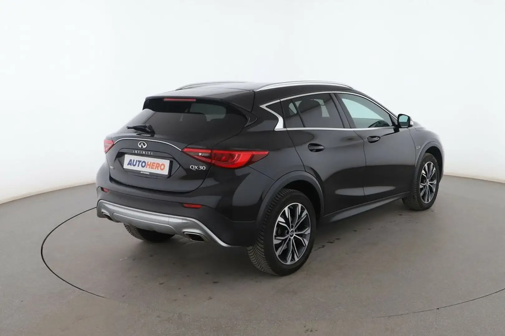 Infiniti QX30 2.2 Diesel Premium Noir - 1