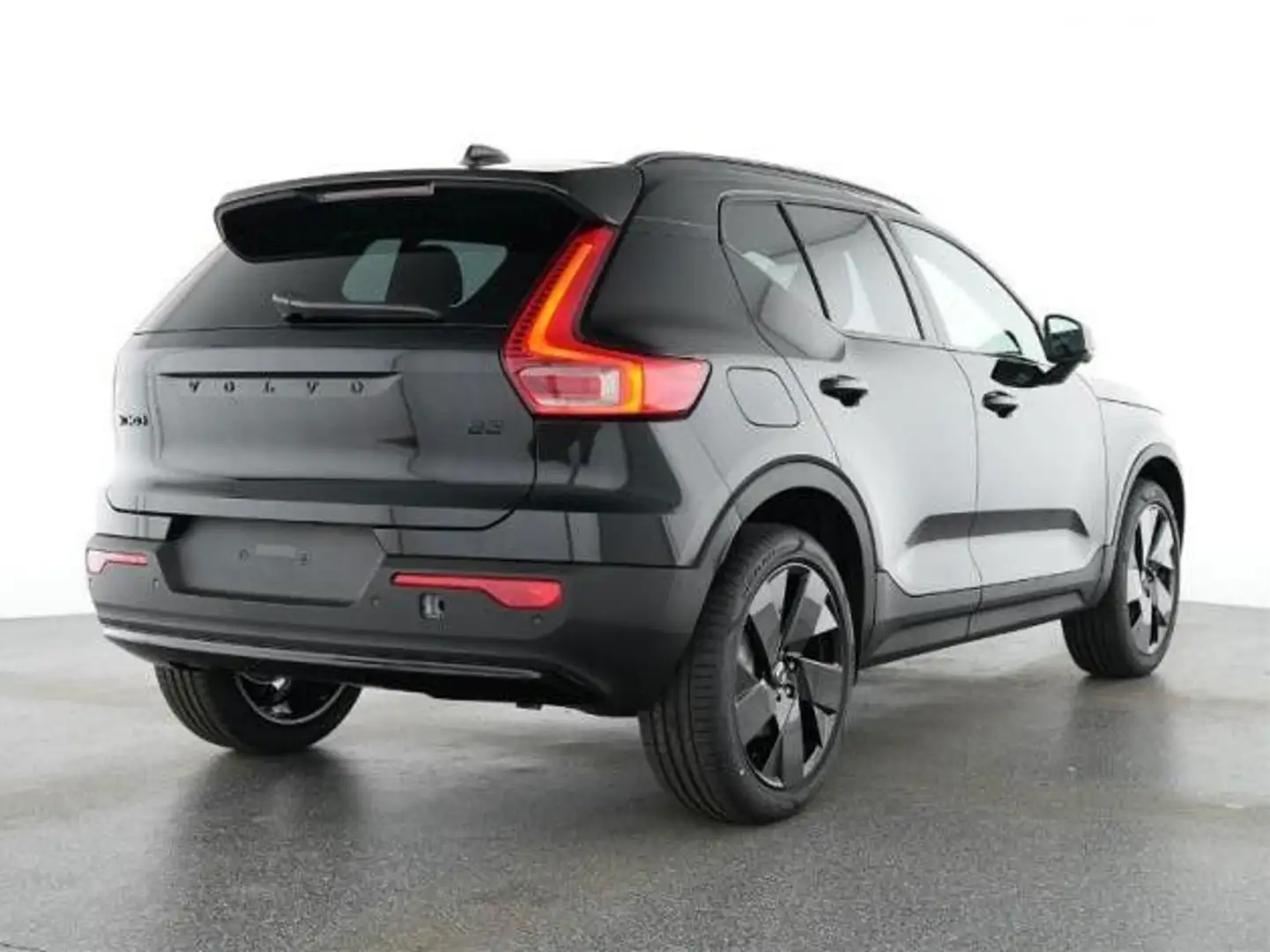 Volvo XC40 B3 Benzin 2WD Plus Black Edit. DKG/Panorama Schwarz - 2