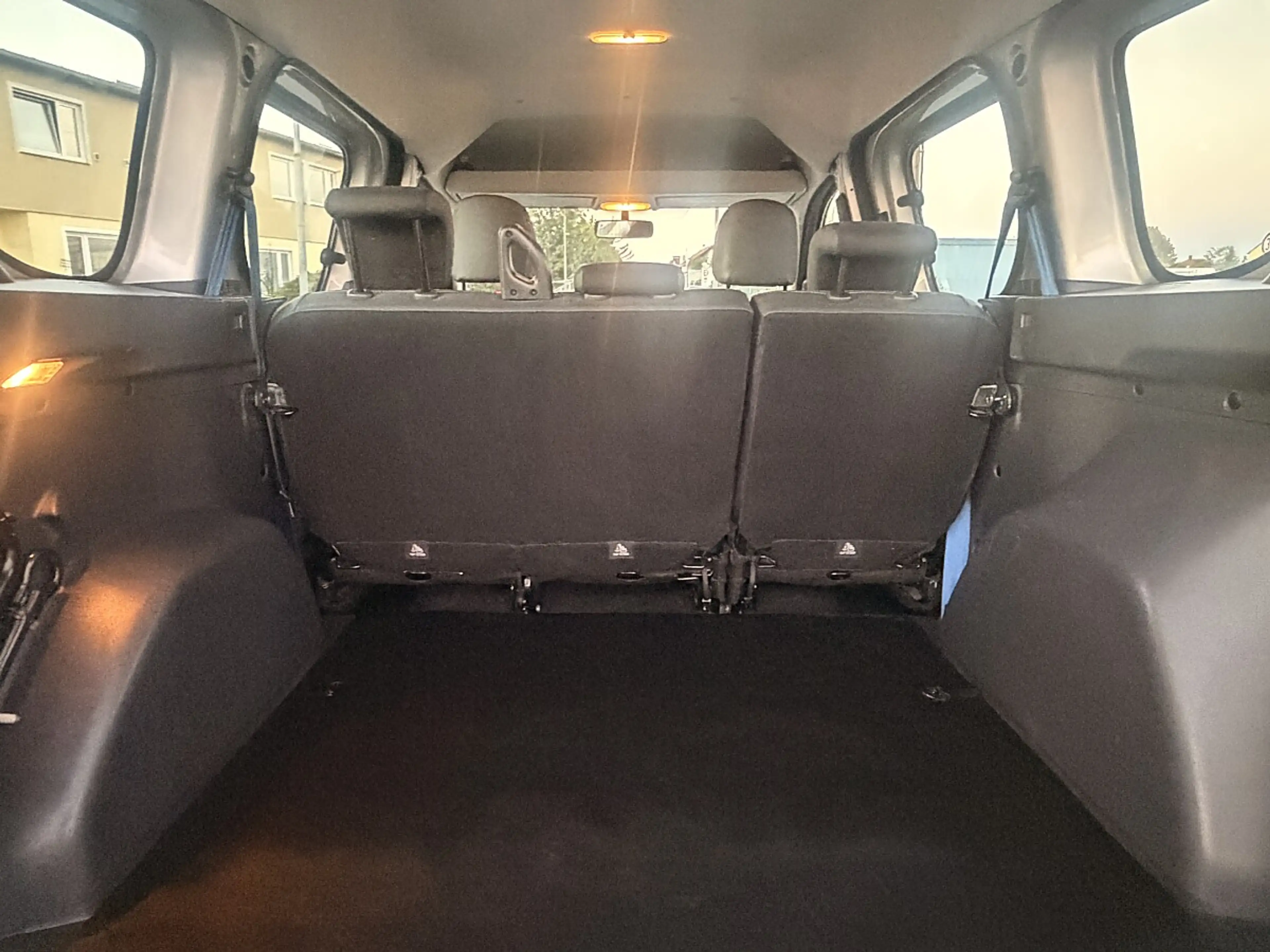 Dacia Dokker 1.6 MPI 85 Celebration*GARANTIE 24 MONATE* — photo 12