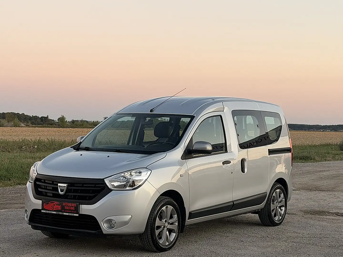 Dacia Dokker 1.6 MPI 85 Celebration*GARANTIE 24 MONATE* Grau - 1