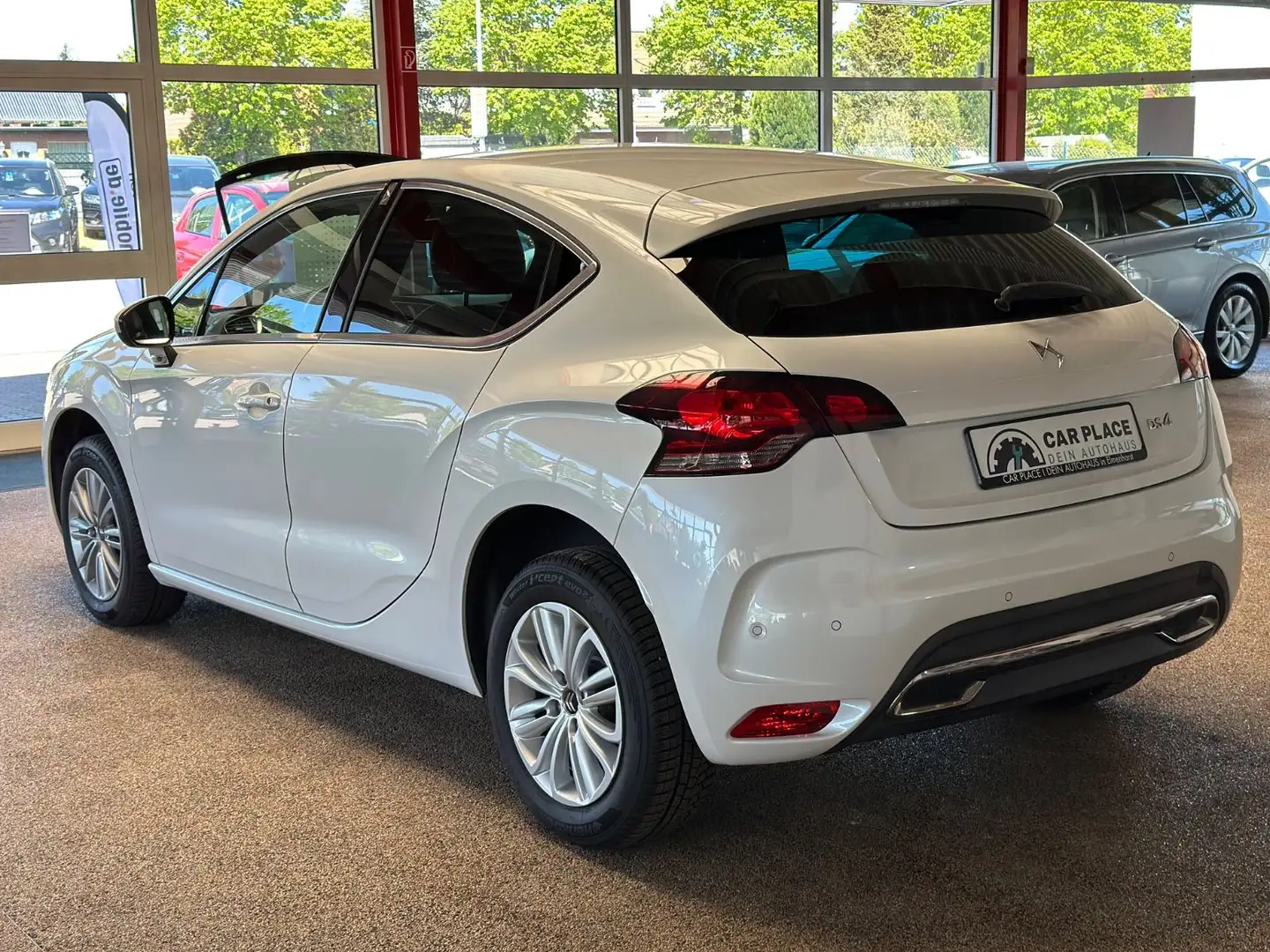 Citroen DS4 SoChic Bílá - 2