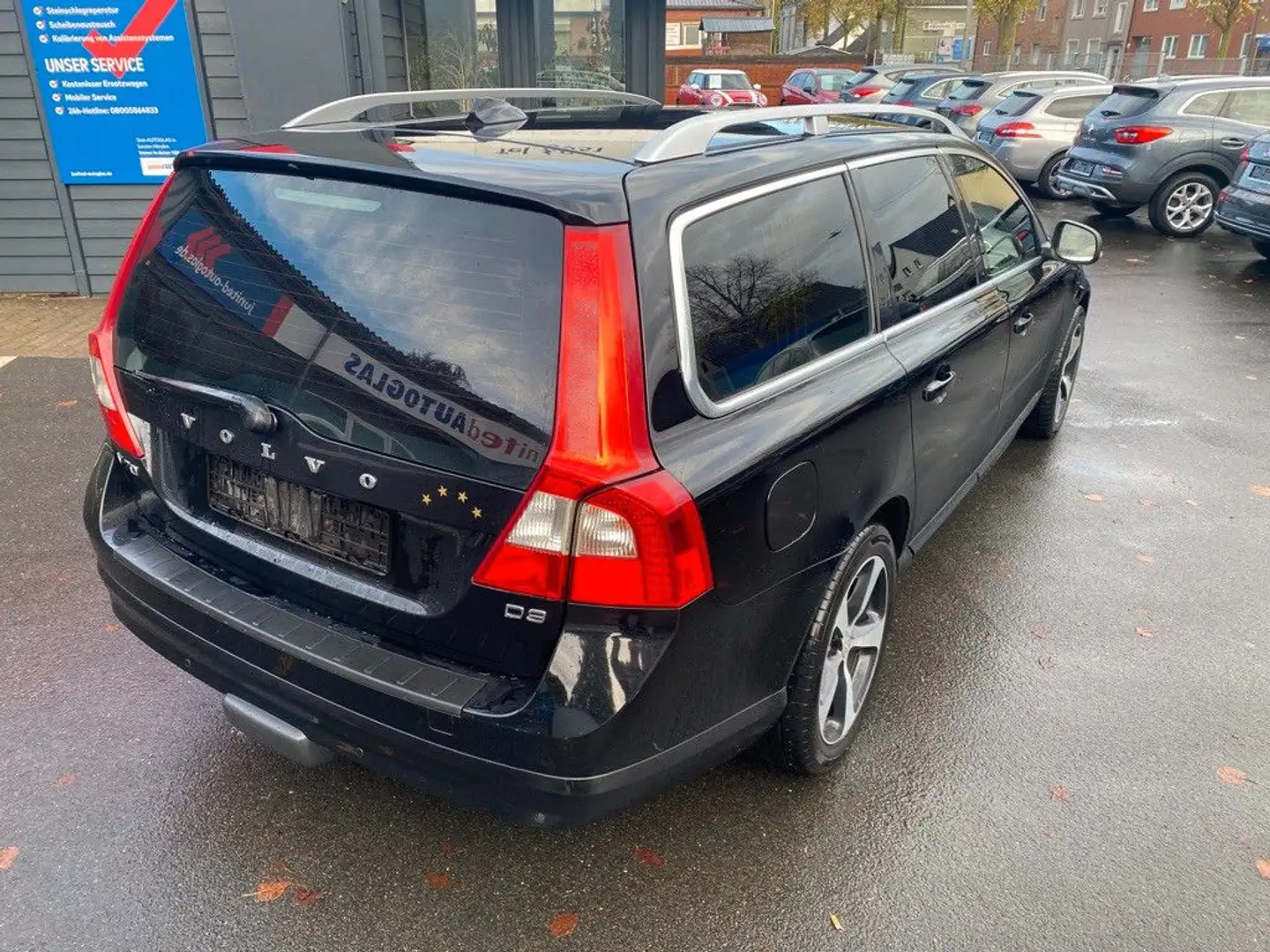 Volvo V70 D 3 Summum 5Zyl. /ESSD/AHK/1 Hand Schwarz - 2