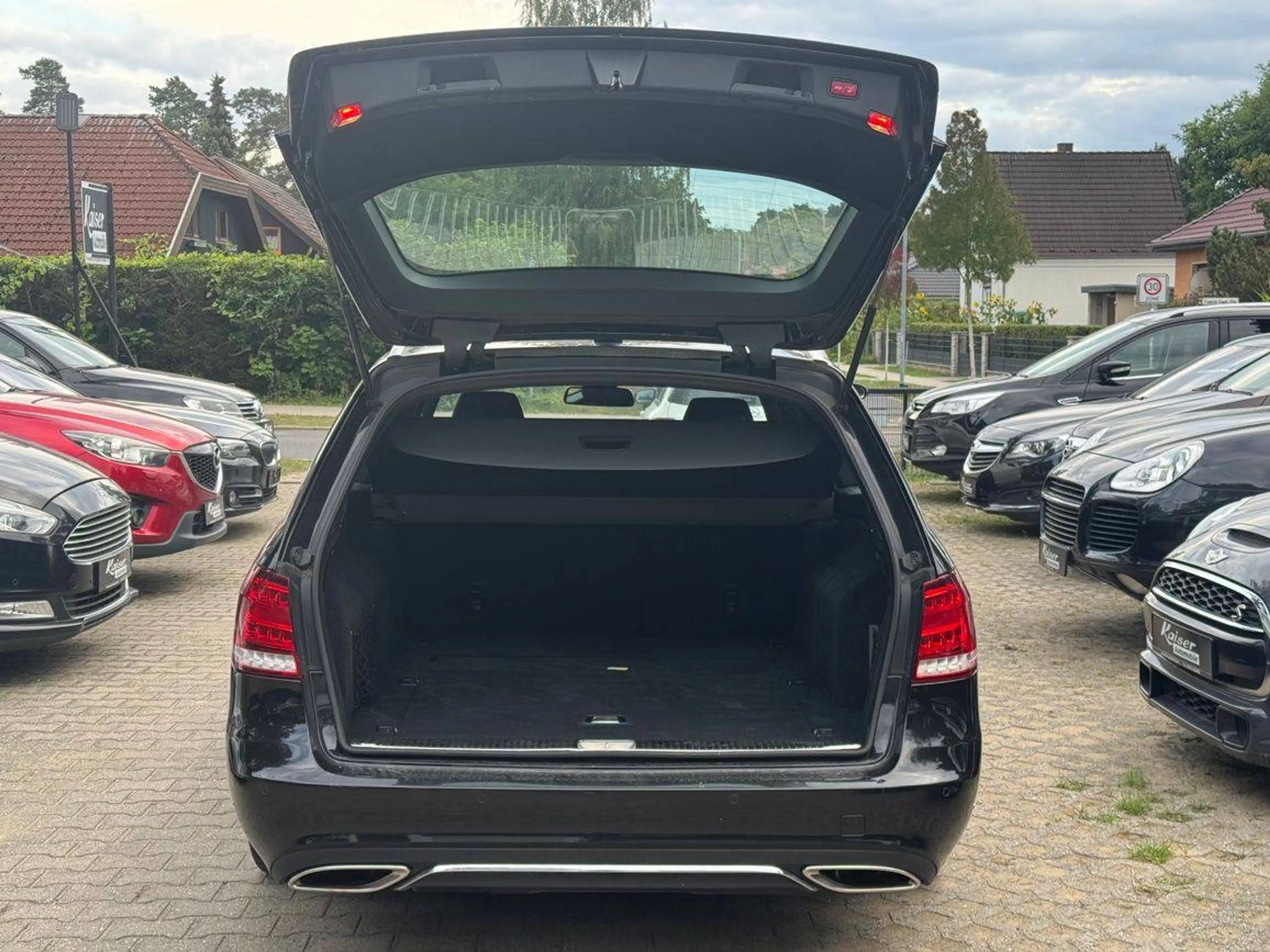 Mercedes-Benz E 200 BlueTec-komplette Werkstatthistorie-Top Zustand — photo 10