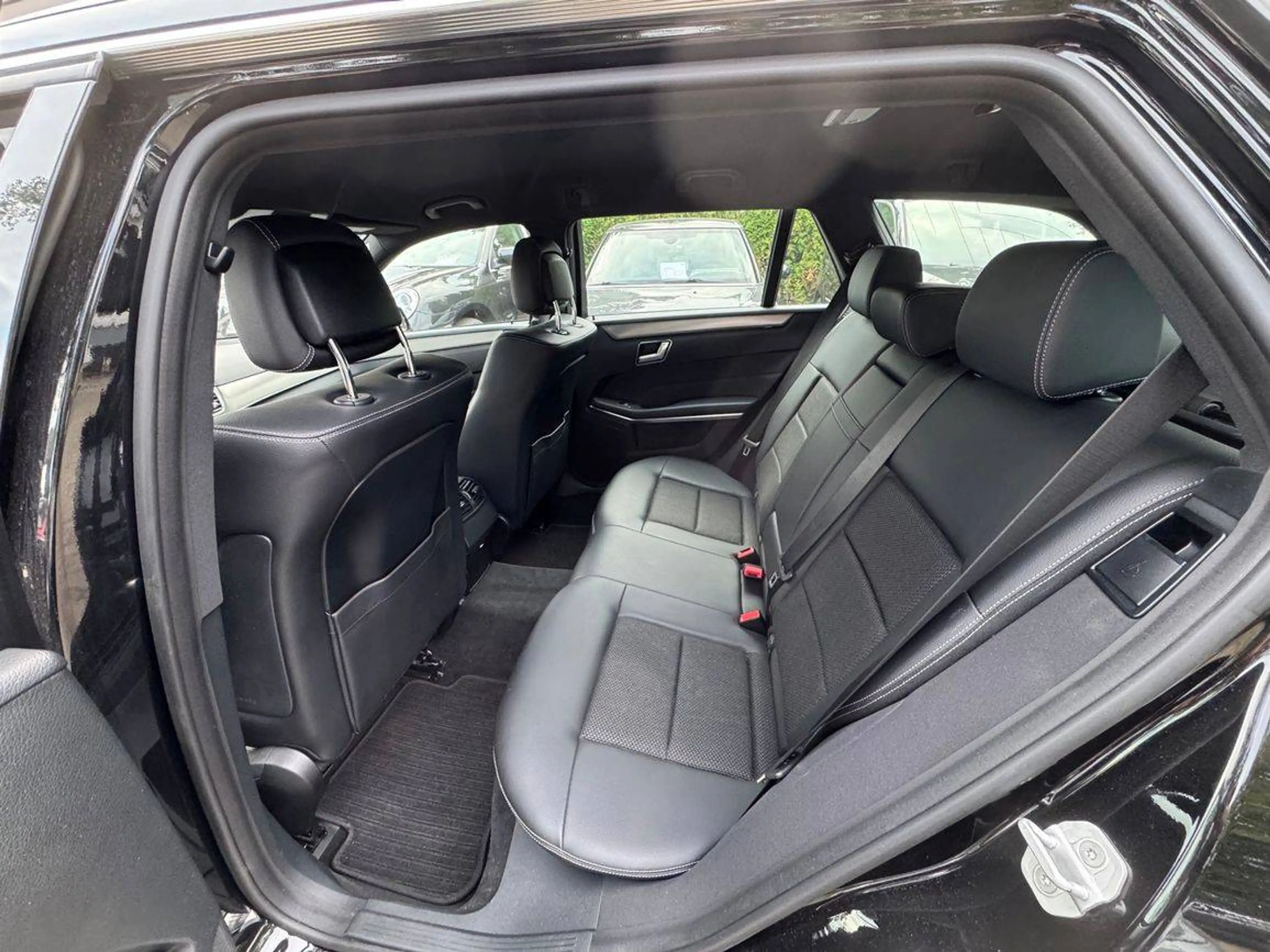 Mercedes-Benz E 200 BlueTec-komplette Werkstatthistorie-Top Zustand — photo 15